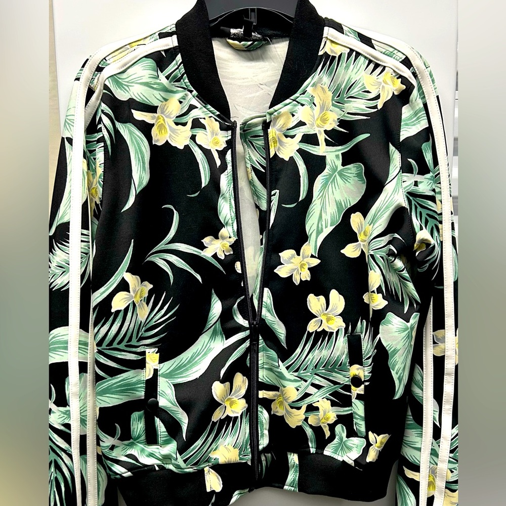 NEW LOOK NWT JACKET Front Zip Green, Black&white print. Sz: Med